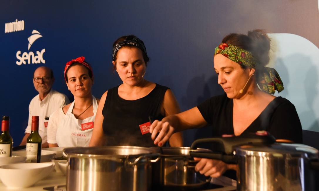 Aula com o patriarca e as três filhas Mascarenhas: "Nossa cozinha é de família", diz o patriarca Chico Foto: Alex Ferro / Agência O Globo