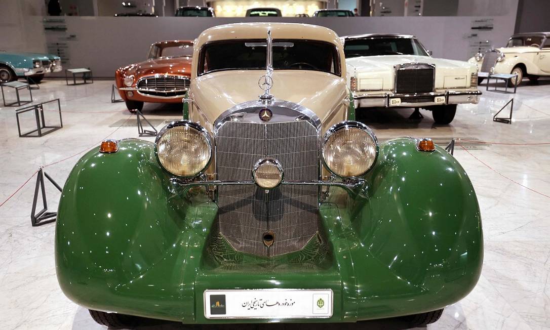 O Mercedes Benz 500K de 1934, que Adolf Hitler deu de presente ao xá Reza Xá Pahlavi, é uma das estrelas do novo Museu Histórico do Automóvel do Irã, em Teerã Foto: ATTA KENARE / AFP