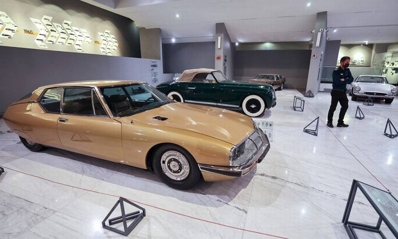 Um Citroen SM 1974, em exposição no Museu Histórico do Automóvel do Irã, aberto recentemente na área industrial de Teerã Foto: ATTA KENARE / AFP