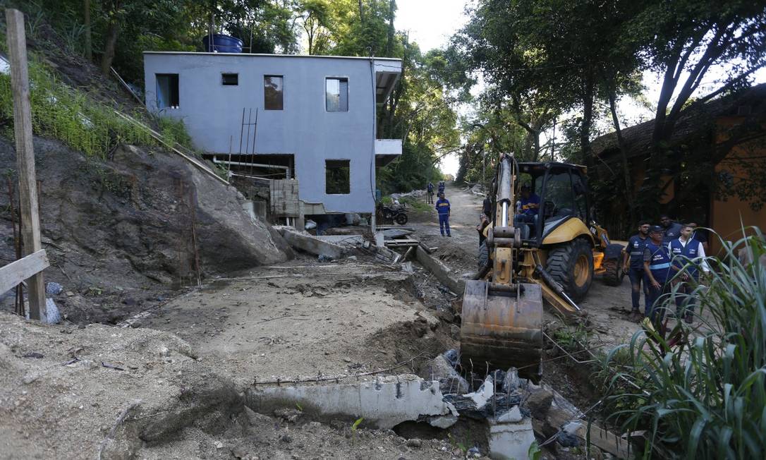 Operação na Muzema, no Itanhangá, vai demolir construções que somam R$ 7 milhões Foto: Fabiano Rocha / Agência O Globo