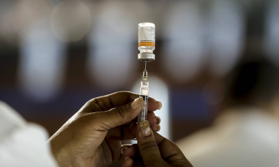 Vacinação contra a Covid-19 segue no Rio Foto: Gabriel de Paiva / Agência O Globo