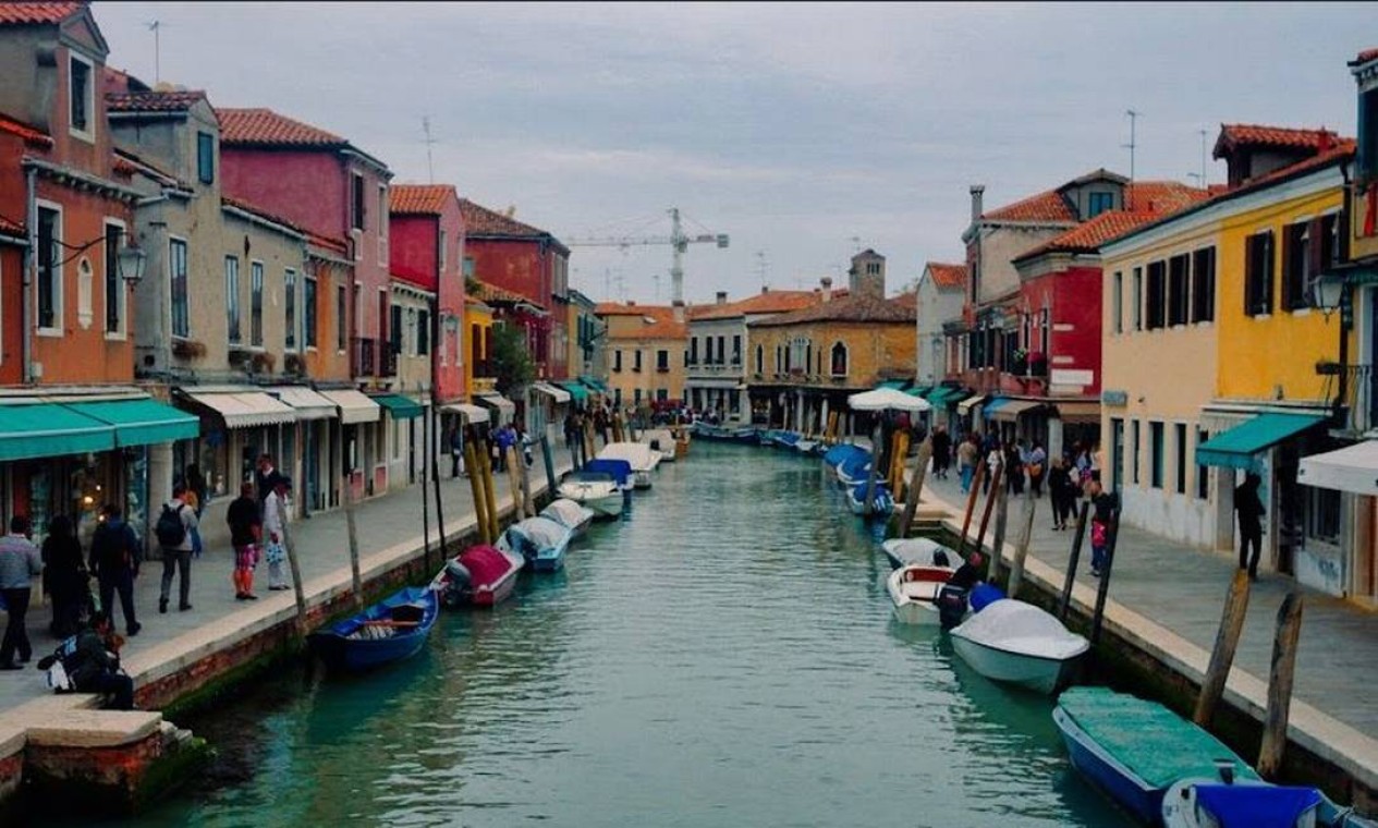 Burano, Itália. Localizada ao largo da costa de Veneza, nas águas da Lagoa Veneziana Foto: Reprodução