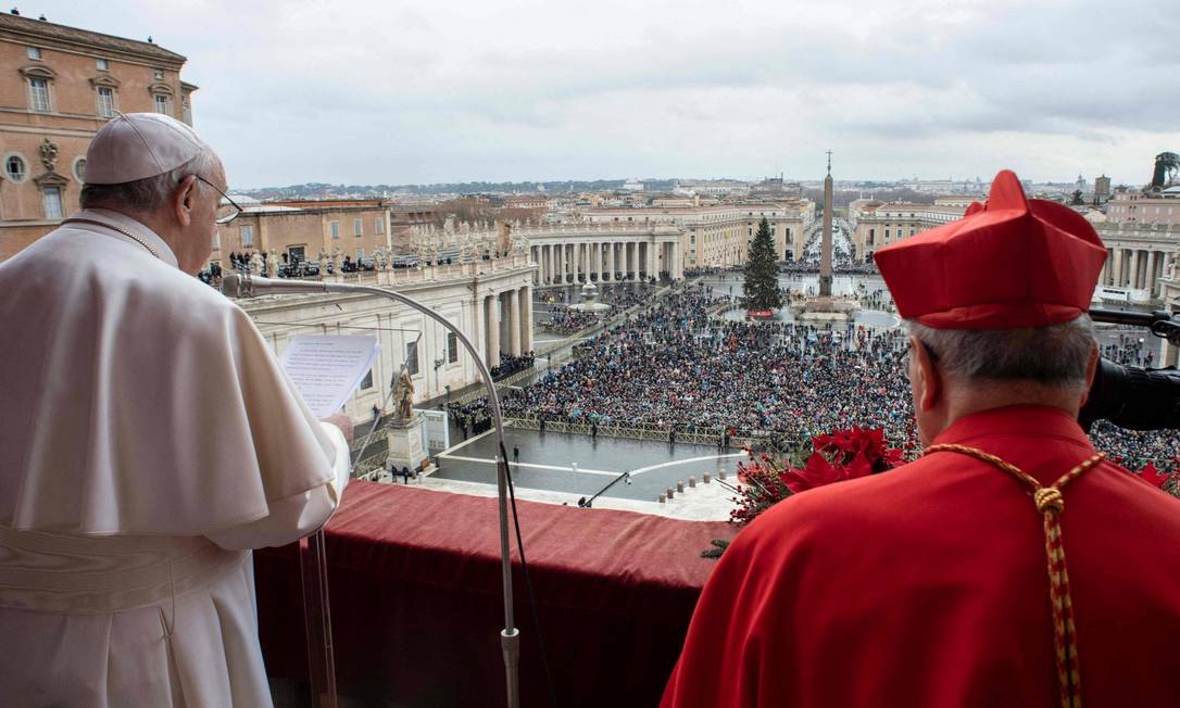 Papa Francisco dá bênção Urbi et Orbi para fiéis na Praça de São Pedro Foto: HANDOUT / AFP