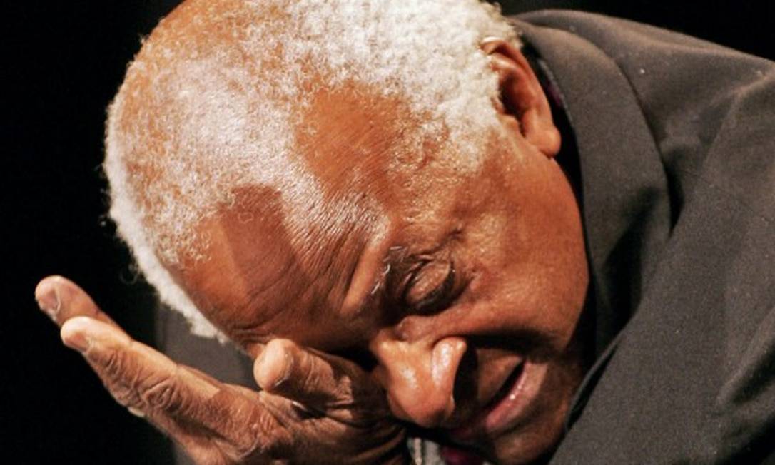 Ao anunciar a morte de Desmond Tutu, o presidente da África do Sul,Cyril Ramaphosa, o descreveu como &#039;um homem de uma inteligência extraordinária, íntegro e invencível contra as forças do apartheid&#039; (18-07-2007) Foto: ALEXANDER JOE / AFP