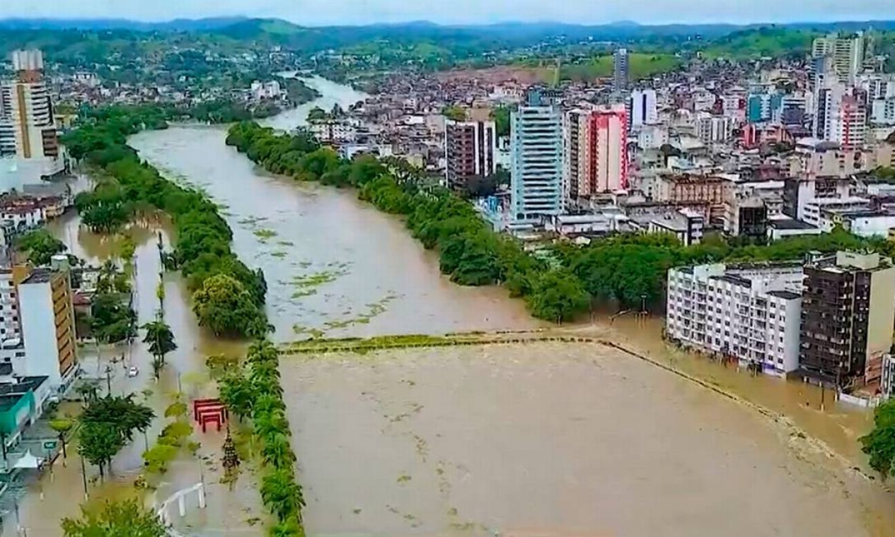 Área central de Itabuna, coberta pelo Rio Cachoeira, que corta o município. Município foi os mais afetado pelo temporal