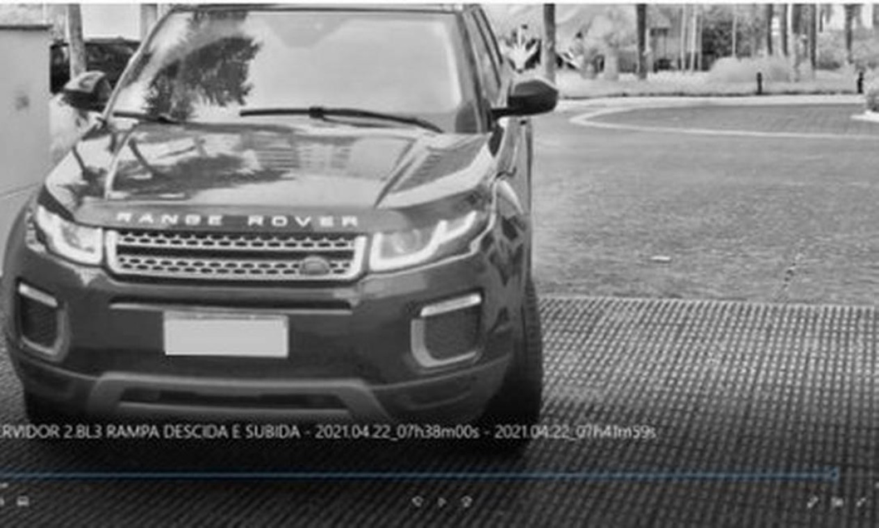 Land Rover Evoque que, segundo investigações, após a aquisição, em julho de 2019, foi registrado em nome de uma empresa