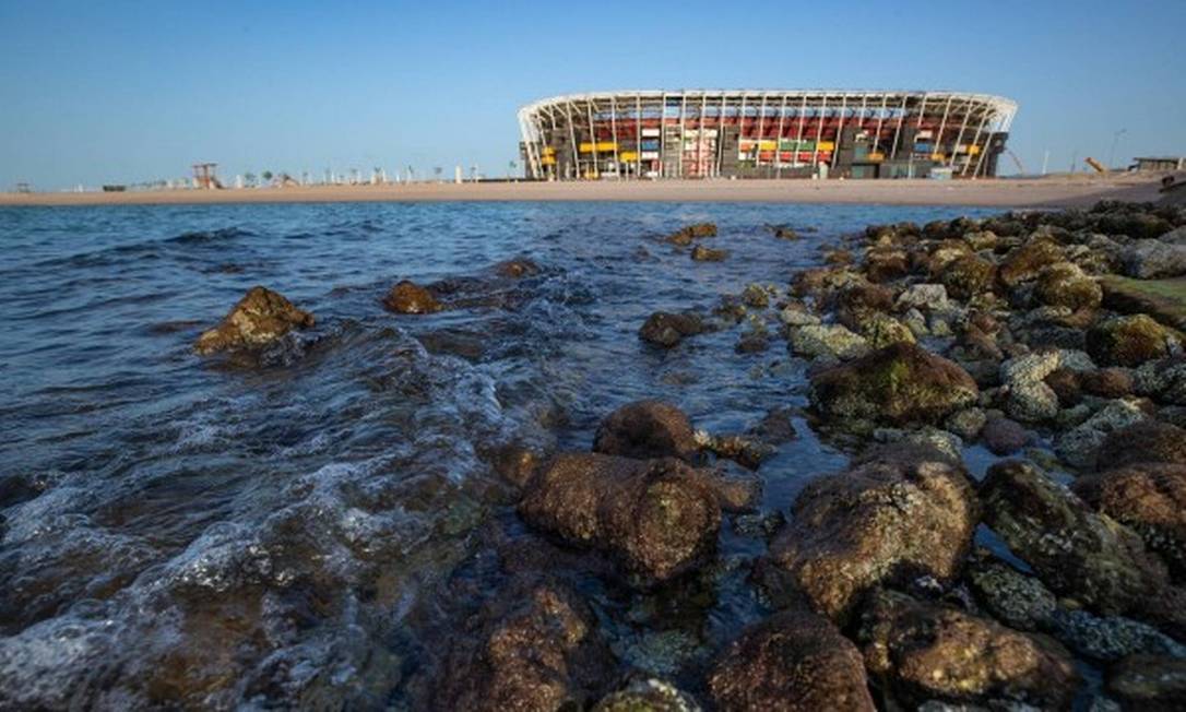 Estádio Ras Abu Aboud foi construído à beira-mar com mais de 900 containers Foto: Divulgação