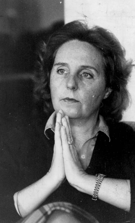 Lya publicou seu primeiro livro em 1964, a antologia de poemas "Canções de liminar". Ela foi casada com dicionarista Celso Luft, autor do dicionário que leva seu sobrenome Foto: Arquivo