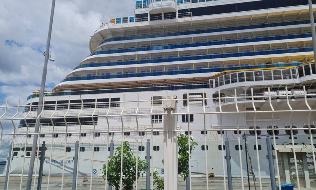 O navio Costa Diadema, em Salvador Foto: Rildo de Jesus/TV Bahia/G1