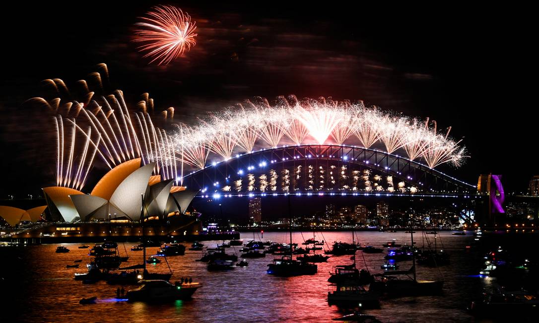 Fogos celebram a chegada de 2022 em Sydney, na Austrália, onde aumento de casos de Covid não atrapalhou comemoração Foto: JAIMI JOY / REUTERS