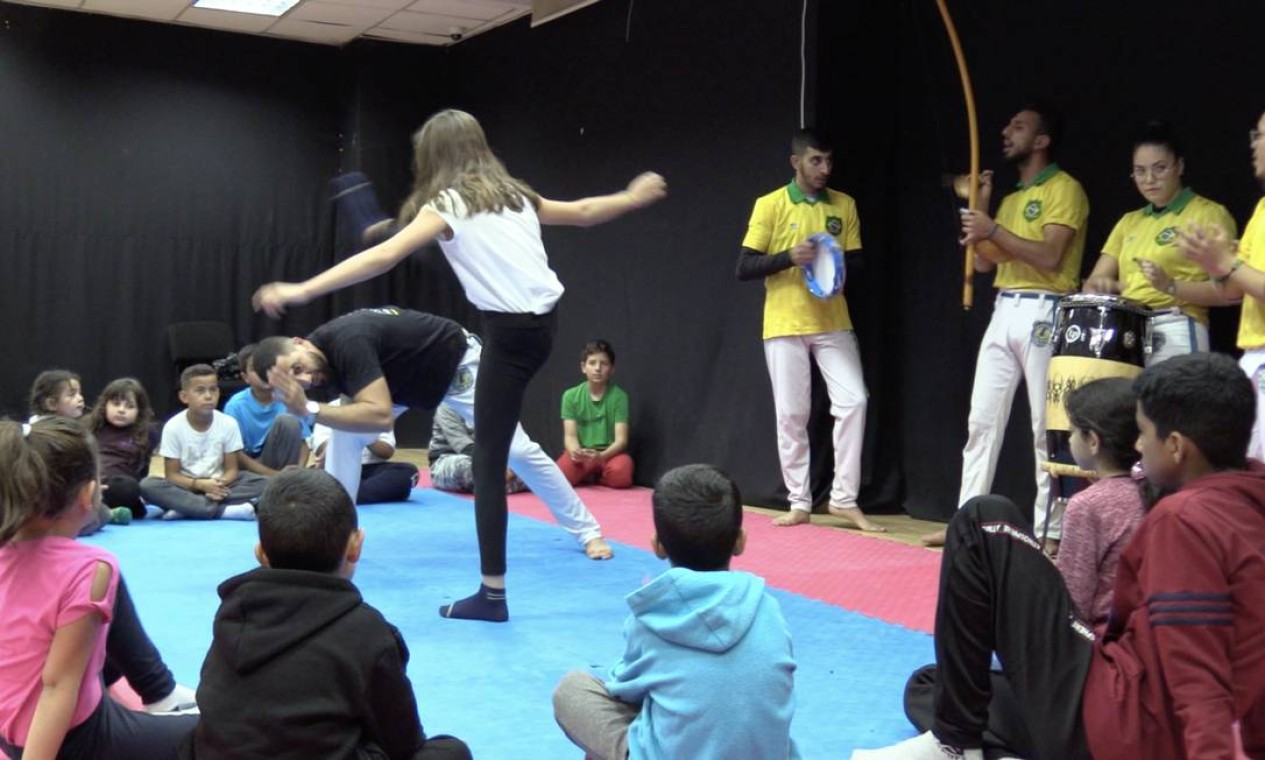 Escola de Capoeira Lua Mãe