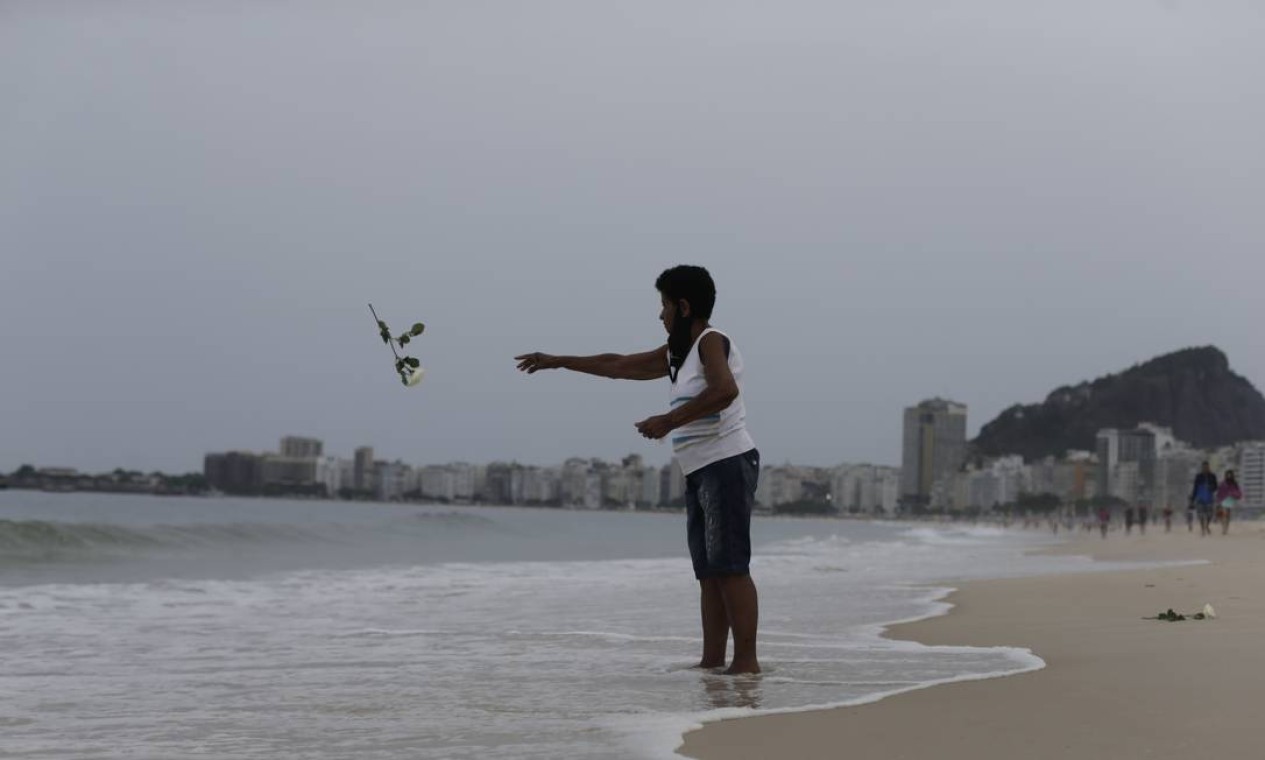 Orla de Copacabana na véspera do réveillon Foto: Marcia Foletto / Agência O Globo