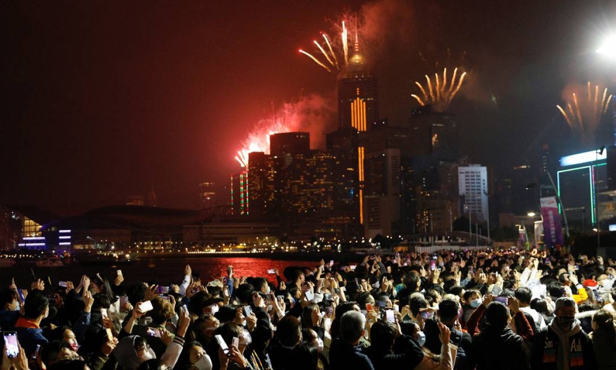 Queima de fogos para celebrar a chegada de 2022 em Hong Kong, China Foto: TYRONE SIU / REUTERS