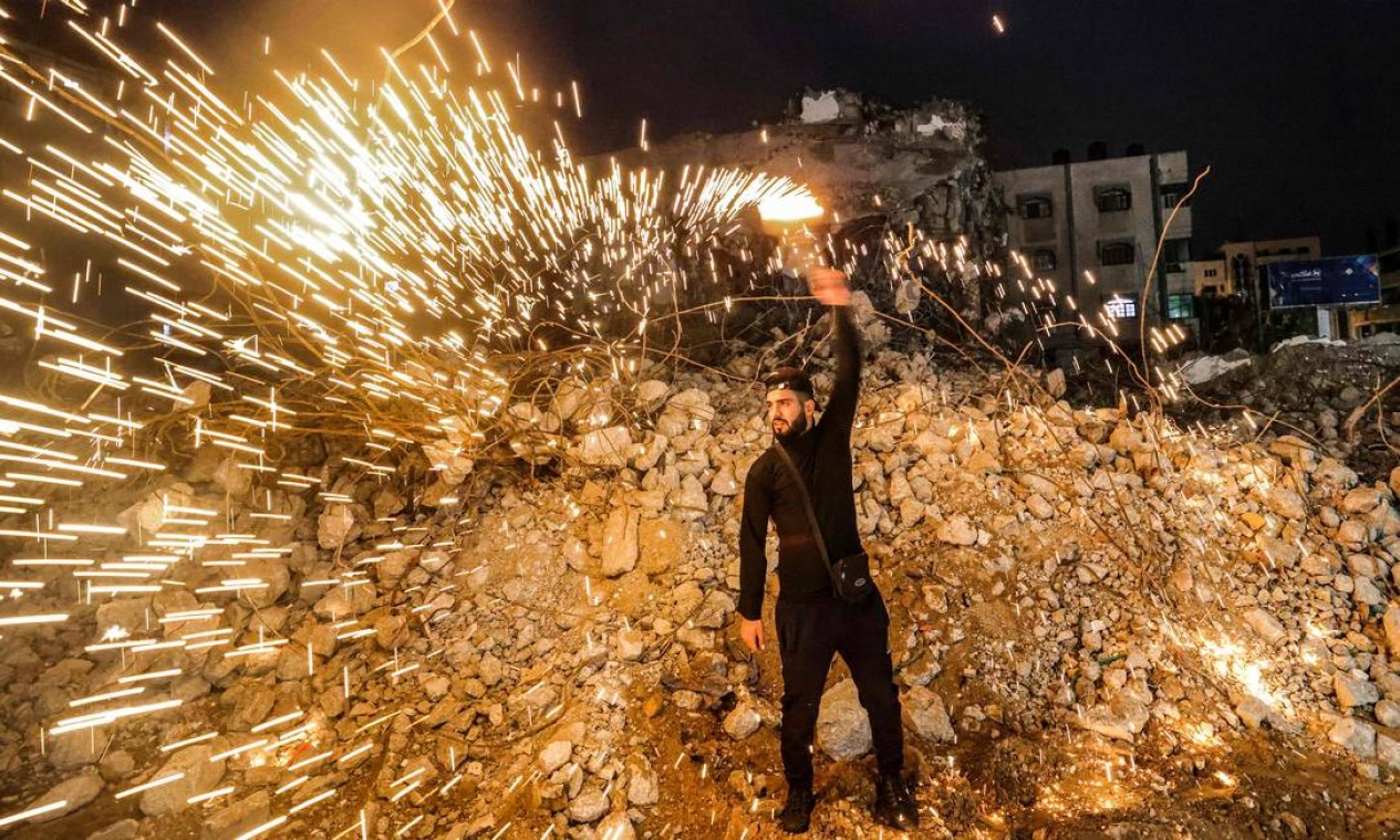 Última noite do ano na Cidade de Gaza Foto: MAHMUD HAMS / AFP