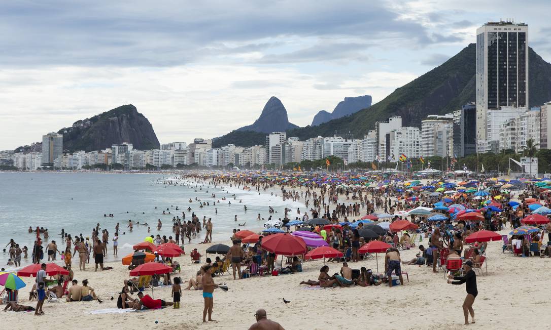 Praias têm movimento abaixo do esperado no primeiro domingo do ano e em meio ao verão Foto: Leo Martins / Agência O Globo