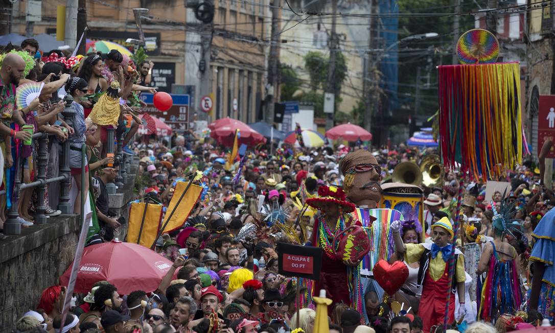 Blocos de rua e desfiles do Carnaval 2022 começam a ser cancelados em algumas capitais do país devido à Covid Foto: Márcia Foletto / Agência O Globo