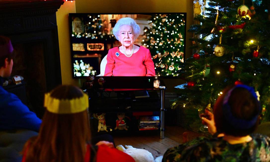 A rainha Elizabeth durante a transmissão de sua mensagem de Natal de 2021 Foto: PAUL ELLIS / AFP/25-12-2021