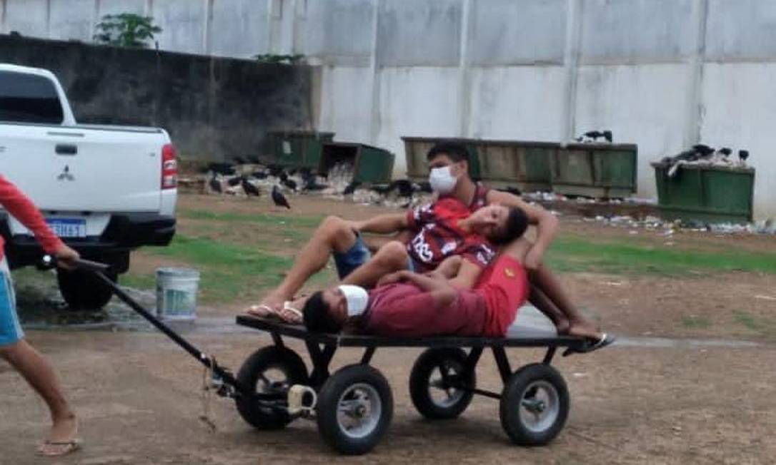 Presos em condições grave tem de ser levados em carrinhos de mão por colegas detentos Foto: Divulgação