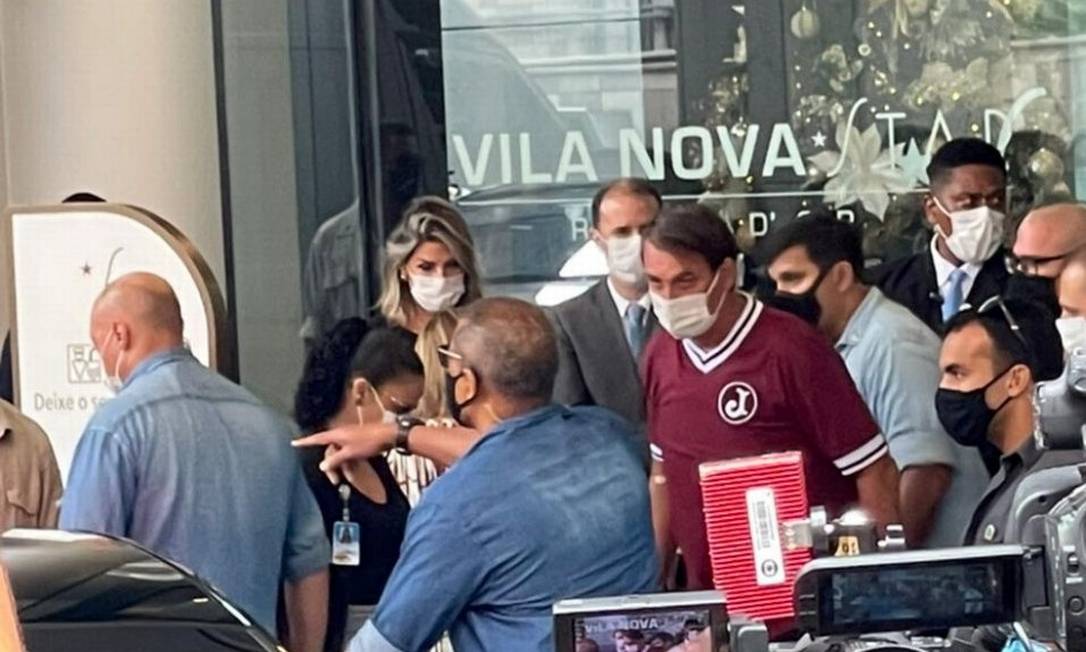 Bolsonaro deixa hospital em São Paulo onde estava internado desde segunda-feira para tratar uma obstrução intestinal. Foto: Reprodução / TV Globo