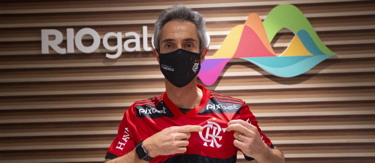 Paulo Sousa vestiu a camisa do Flamengo Foto: Alexandre Vidal / Flamengo