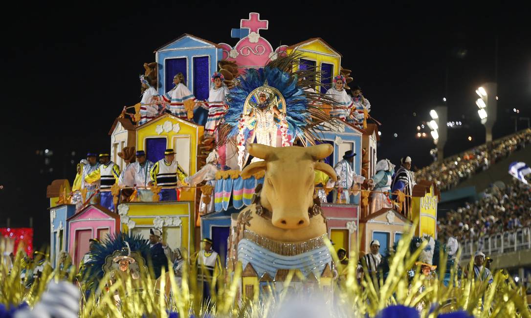 Prefeitura definirá sobre realização dos desfiles das escolas de samba na Sapucaí em reunião nesta quarta-feira Foto: Domingos Peixoto / Agência O Globo