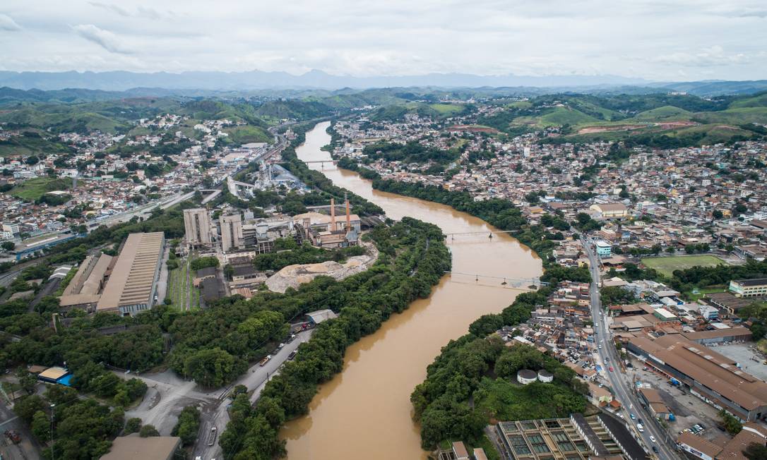Rio Paraíba do Sul abastece 13 milhões de pessoas Foto: Brenno Carvalho / Agência O Globo