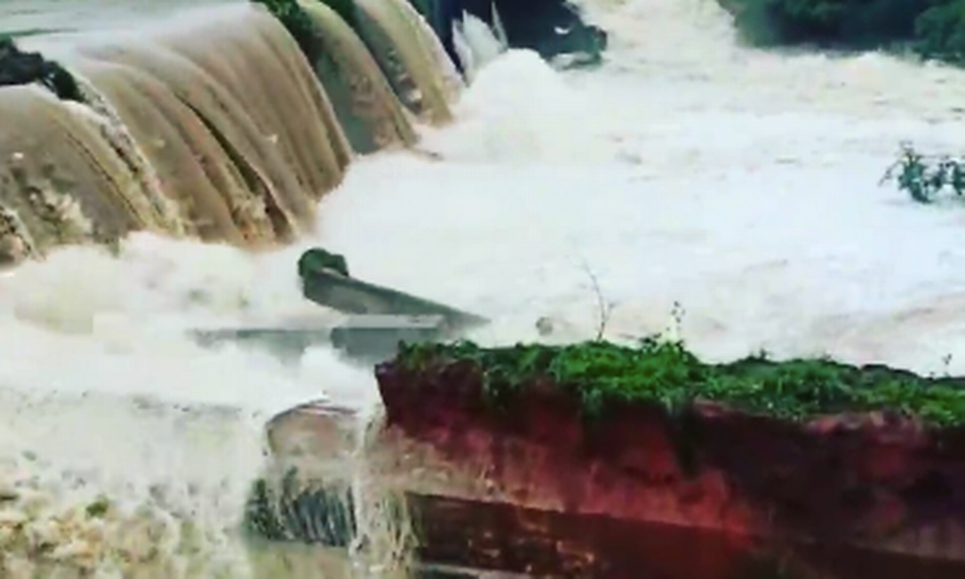 Força da água: prefeitura de Prá de Minas publicou vídeo de risco de rompimento de barragem Foto: Reprodução