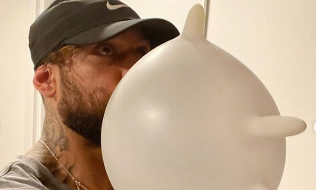 Lucas faz fisioterapia respiratória Foto: Reprodução / O GLOBO