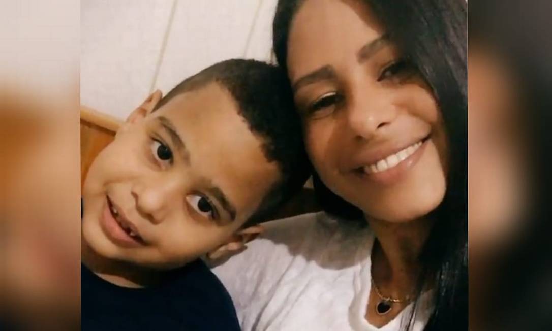 O pequeno Bruno comemorou aniversário na última sexta-feira, três dias antes do crime cometido pela mãe. Ele e o irmão morreram Foto: Reprodução das redes sociais