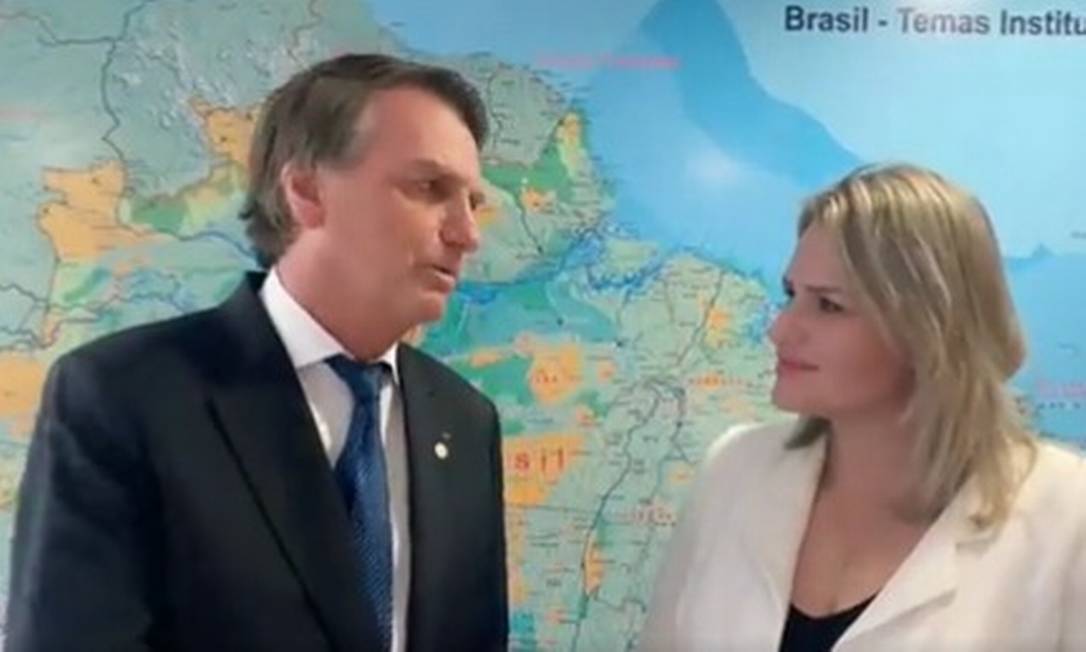 Presidente Jair Bolsonaro ao lado de atual dirigente do PTB, Graciela Nienov Foto: Reprodução