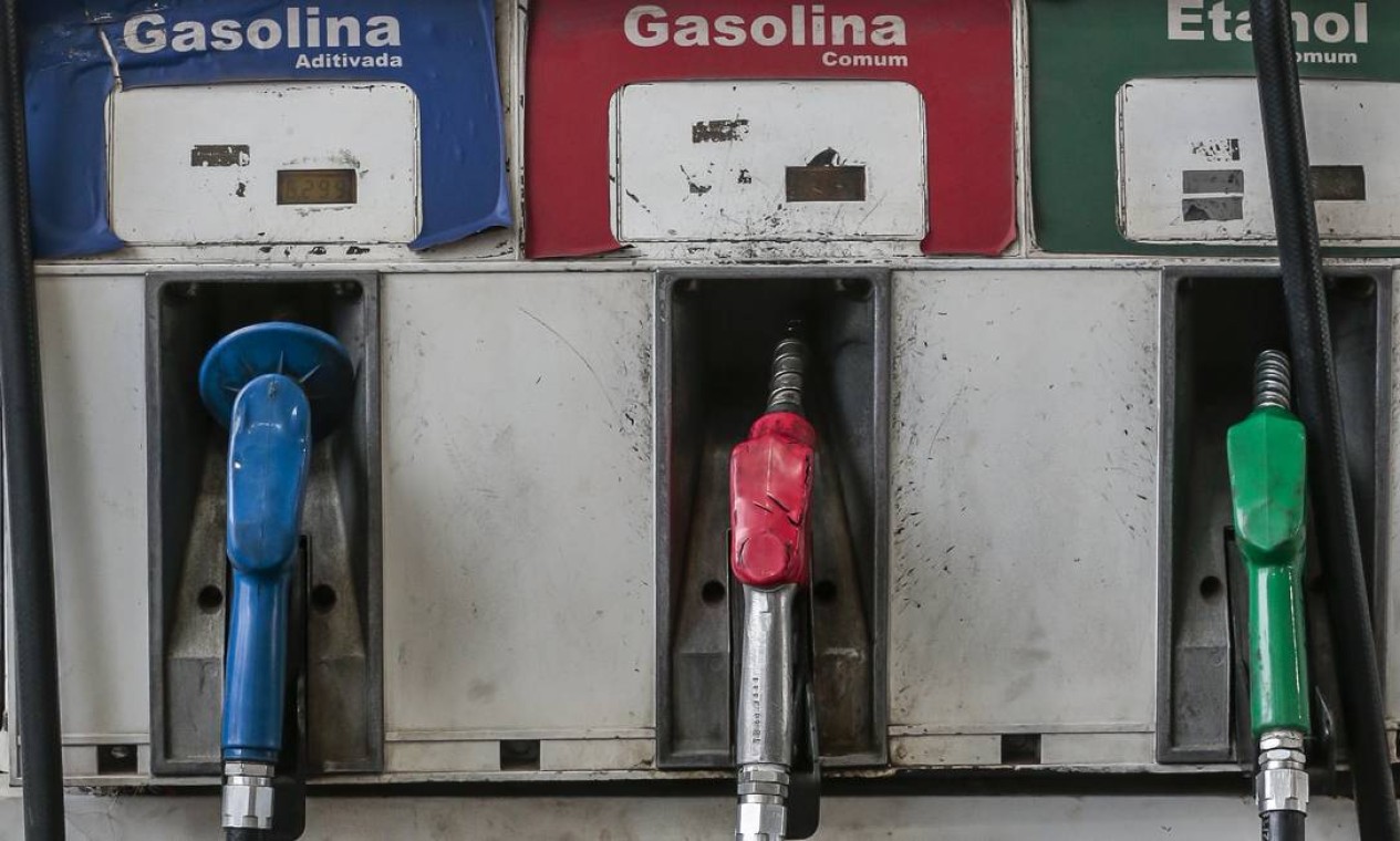 Os combustíveis foram os principais vilões da inflação em 2021. O etanol disparou 62,23% no ano passado. Já a gasolina, 47,49%. O gás de botijão subiu 36,99%. São preços que influenciam outros preços na economia Foto: Edilson Dantas / Agência O Globo