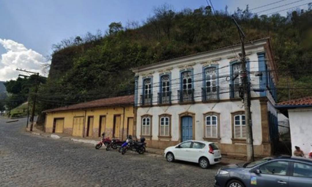 Duas construções foram destruídas por deslizamento na encosta do Morro da Forca, em Ouro Preto Foto: Reprodução / Google Maps