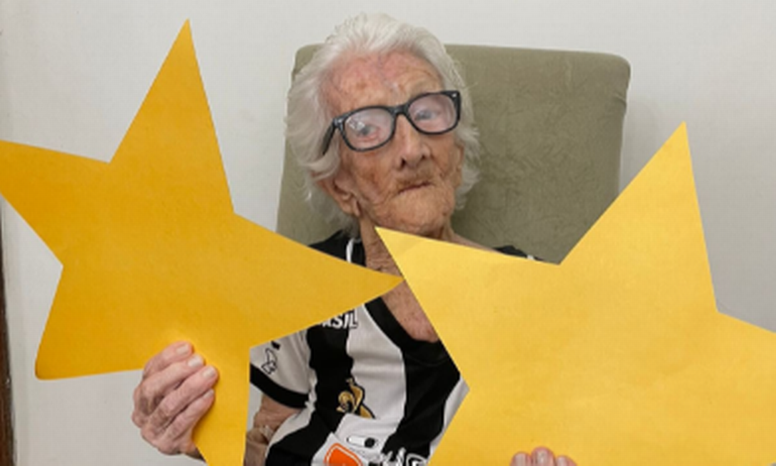 Ana Cândida, conhecida como Vovó do Galo, morreu aos 101 anos Foto: Twitter / Reprodução