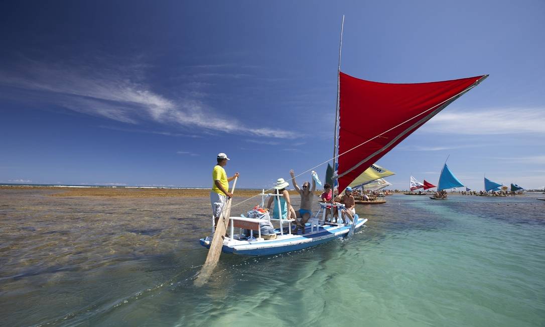 Passeio de jangada em Porto de Galinhas, em Pernambuco Foto: Ministério do Turismo / Divulgação