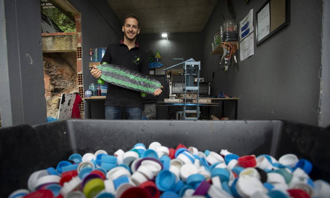 O engenheiro canadense Arian Rayegani tem um projeto que ajuda na conscientização sobre reciclagem Foto: Márcia Foletto / Agência O Globo