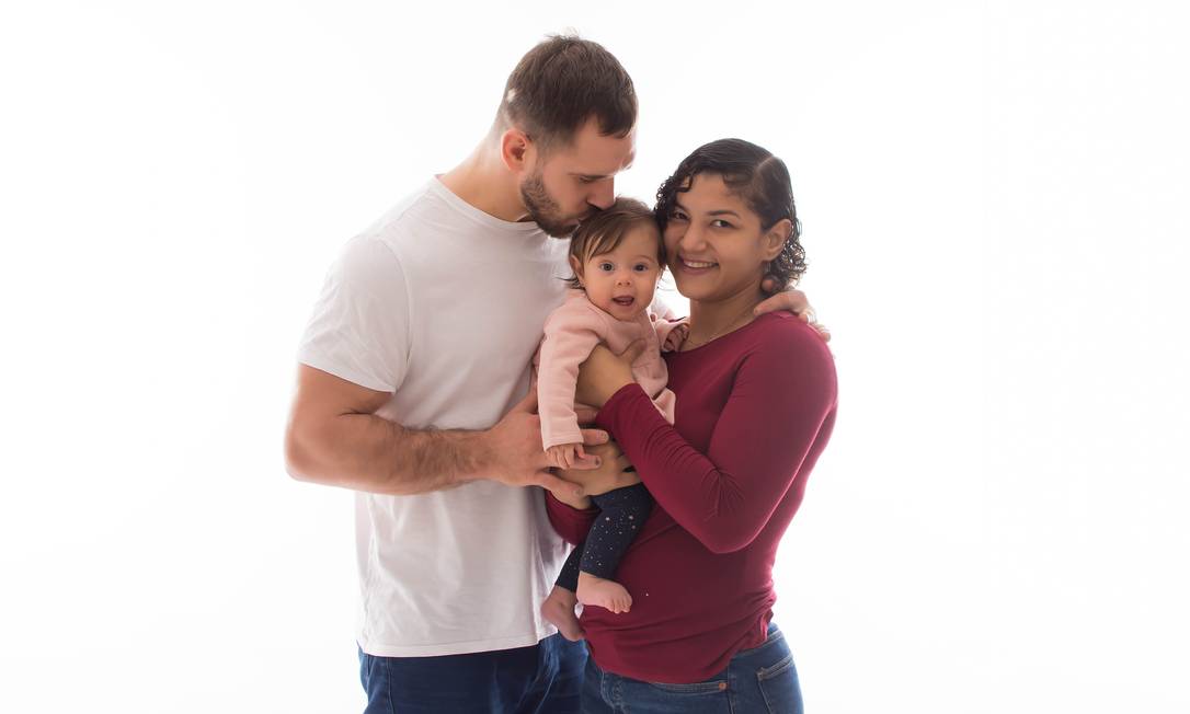 Sarah Menezes com a filha Nina e o marido, o judoca Loic Pietri Foto: Arquivo pessoal