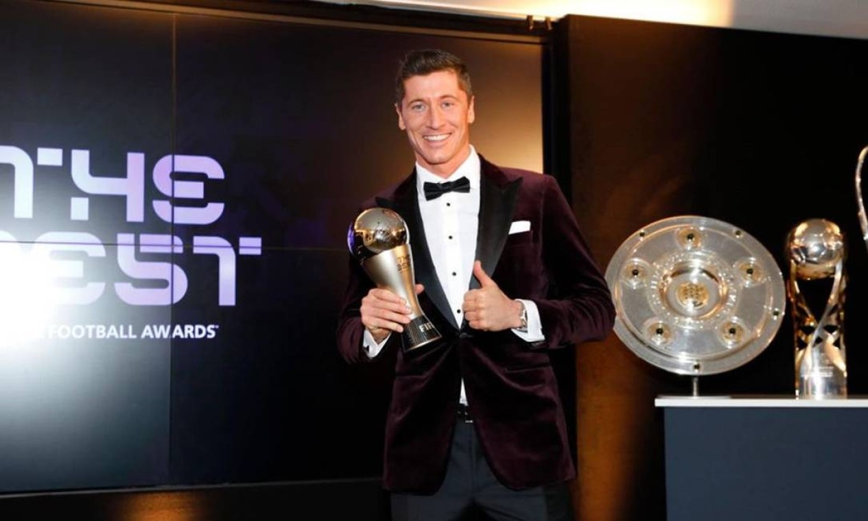 Lewandowski é eleito o melhor do mundo pela Fifa; veja vencedores do The  Best 2020-2021 - Jogada - Diário do Nordeste