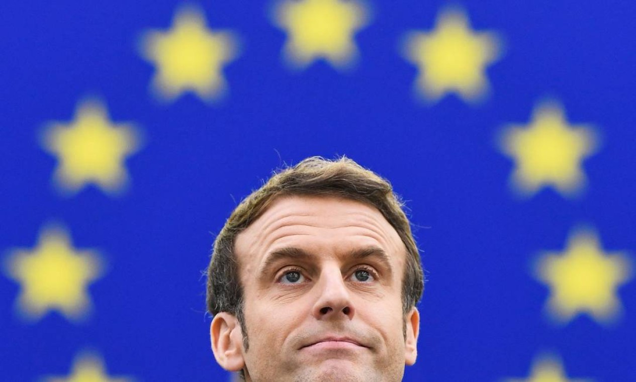 O presidente da França, Emmanuel Macron, discursa em sessão plenária no Parlamento Europeu, enquanto a França ocupa atualmente a presidência rotativa da União Europeia, em Estrasburgo, leste da França Foto: BERTRAND GUAY / AFP