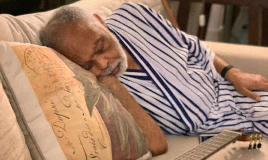 Gilberto Gil foi flagrado dormindo pela mulher Foto: Reprodução