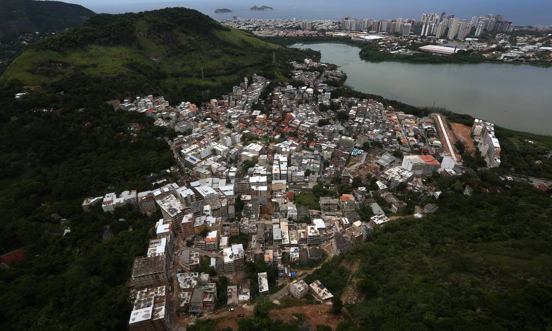 Comunidade da Muzema, na Zona Oeste do Rio Foto: Custódio Coimbra / Agência O Globo