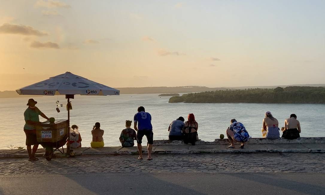 A Lagoa de Guaraíras, a uns 20 minutos do centrinho da Pipa, é o melhor lugar da região para ver o pôr do sol Foto: Carla Lencastre