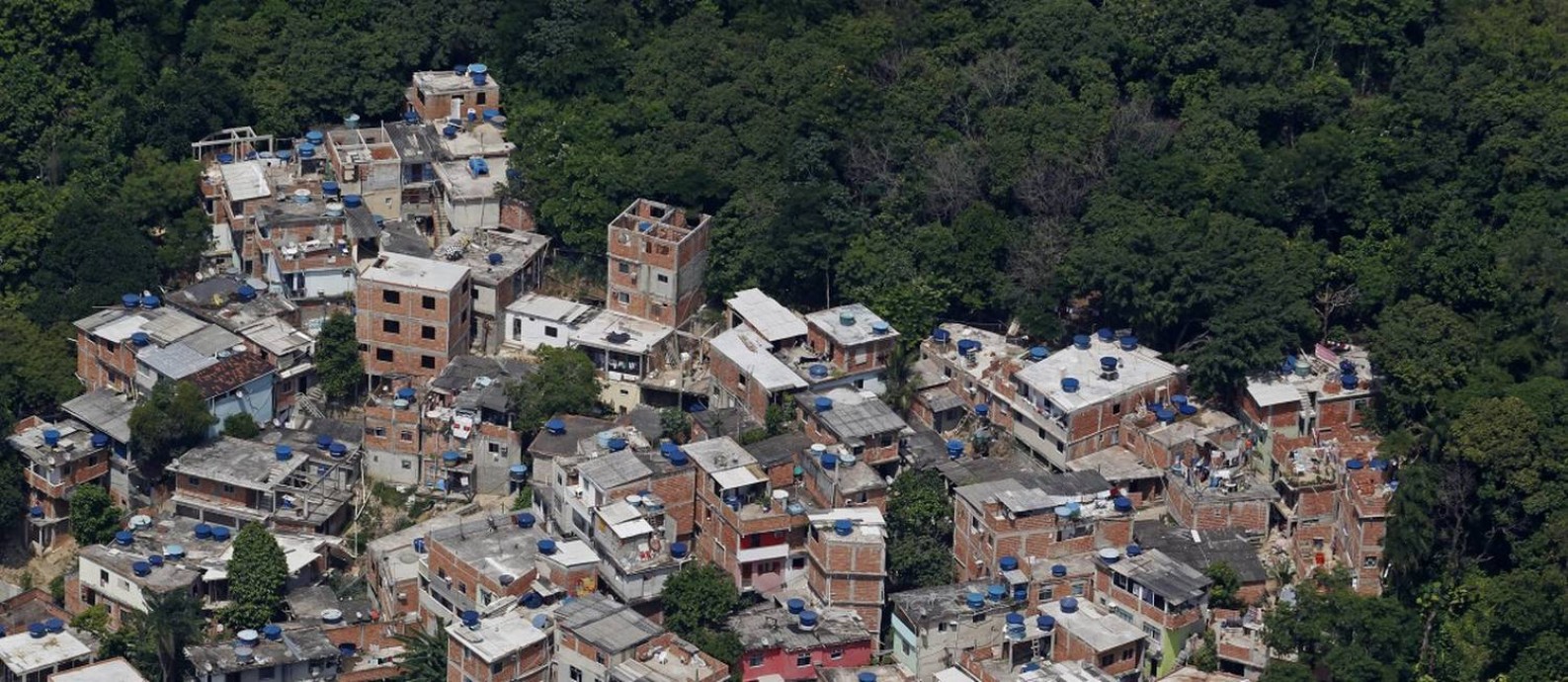 Vista aérea da Tijuquinha, no Itanhangá: moradores começam a receber títulos de propriedade de casas em dois meses Foto: Custódio Coimbra / Agência O Globo