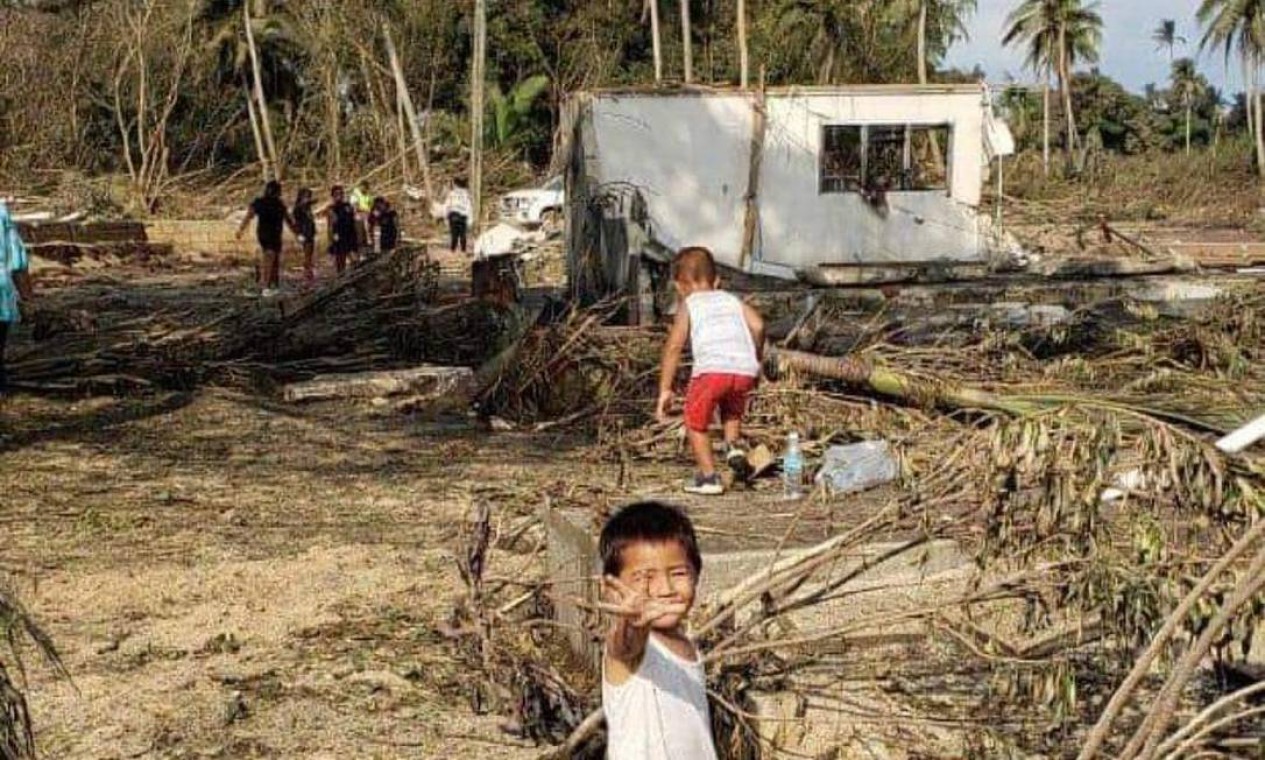 Casas foram destruídas no Tonga e fontes de água potável foram contaminadas Foto: Reprodução/ConsulateKoT