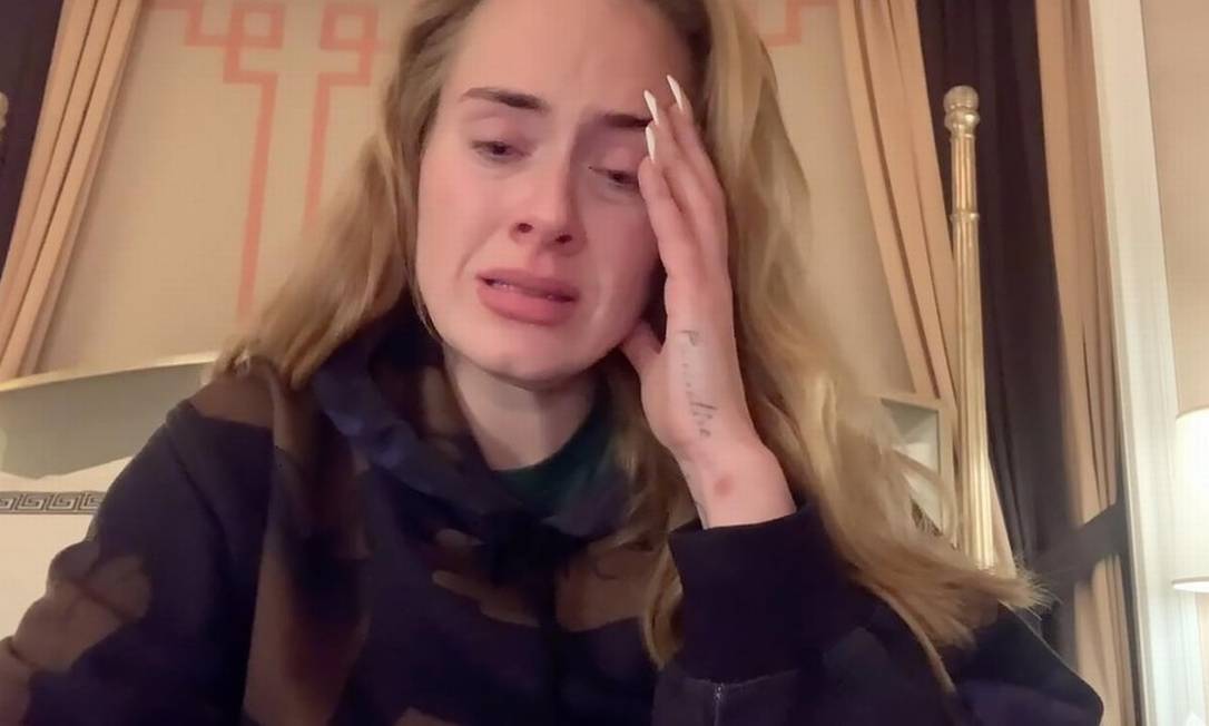 A cantora Adele gravou um vídeo para anunciar o cancelamento dos shows Foto: Reprodução