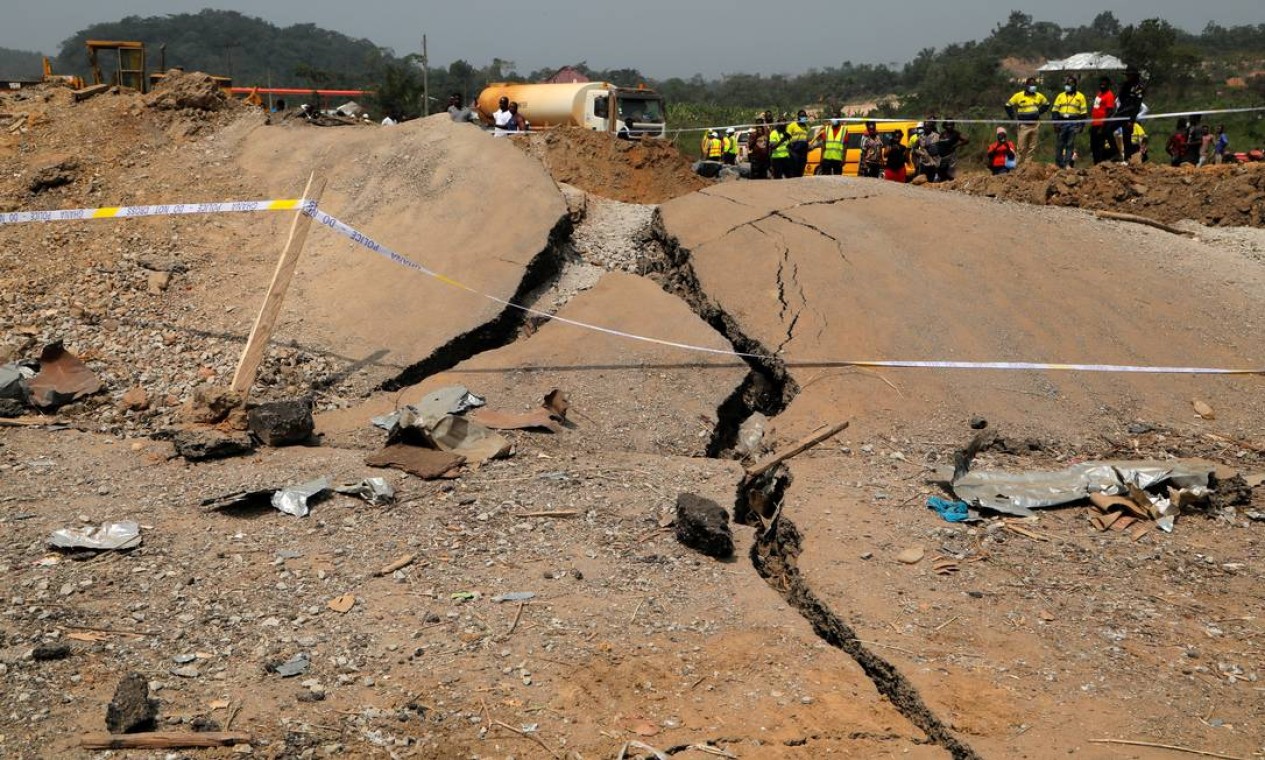 Incidente destruiu partes da estrada Foto: FRANCIS KOKOROKO / REUTERS