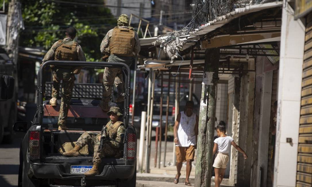 O Cidade Integrada começou no dia 19 com operação das polícias civil e militar no Jacarezinho Foto: Marcia Foletto / Agência O Globo