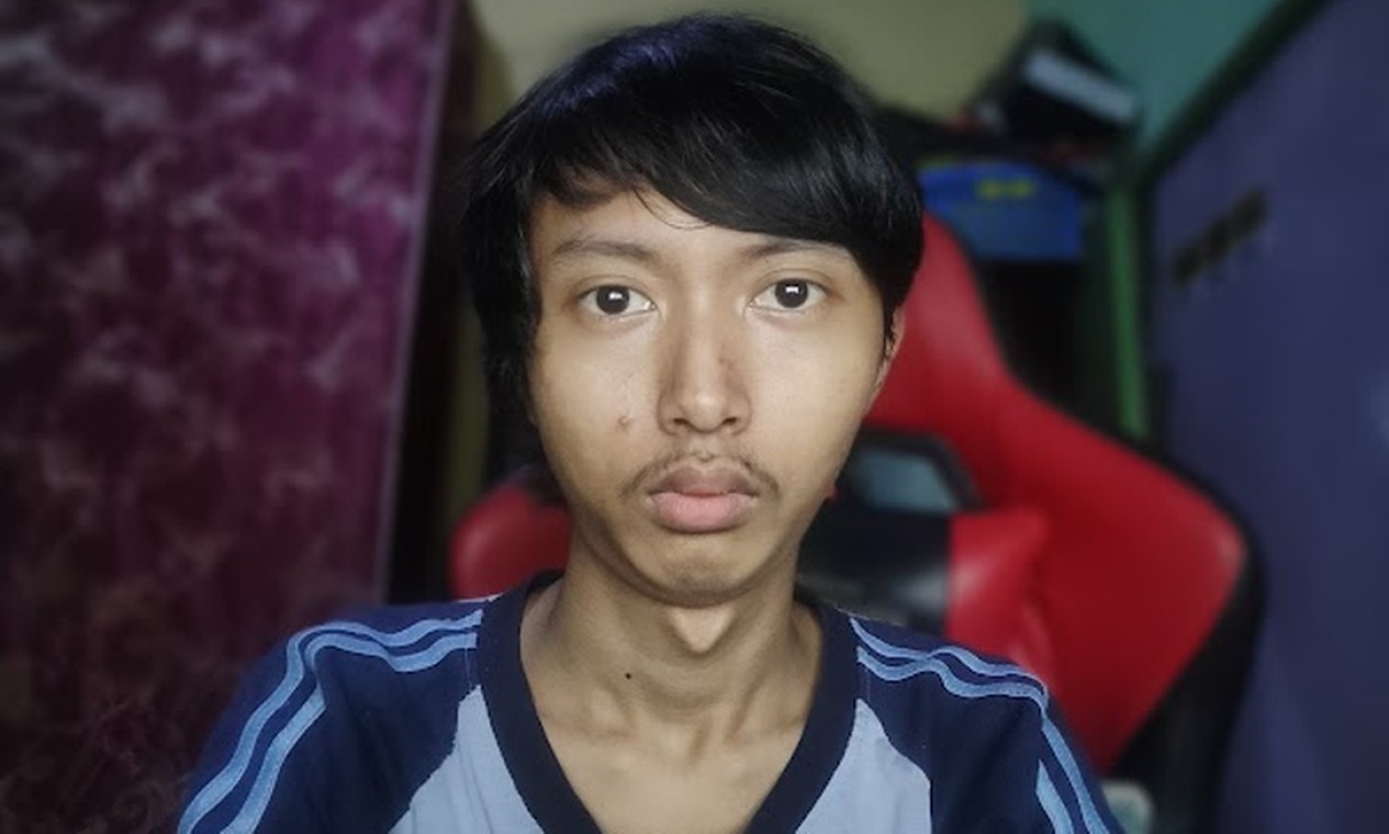 Jovem indonésio de 22 anos ganha US$ 1 milhão vendendo selfies em NFTs