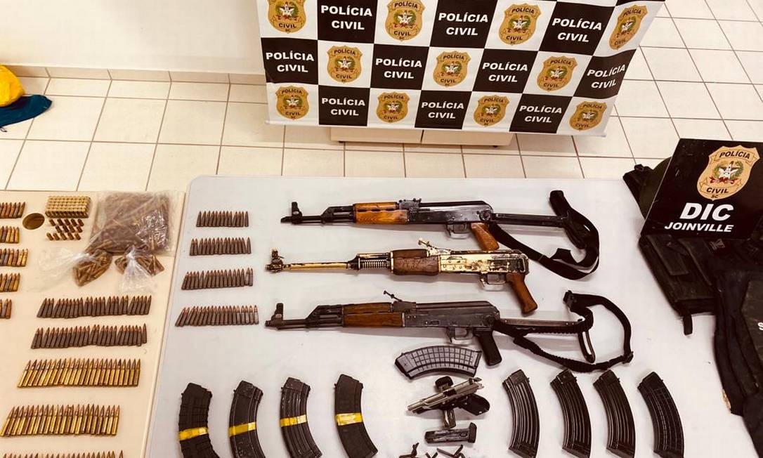 Armas e munições foram apreendidas pela polícia na operação Foto: Divulgaçao Polícia Civil Santa Catarina