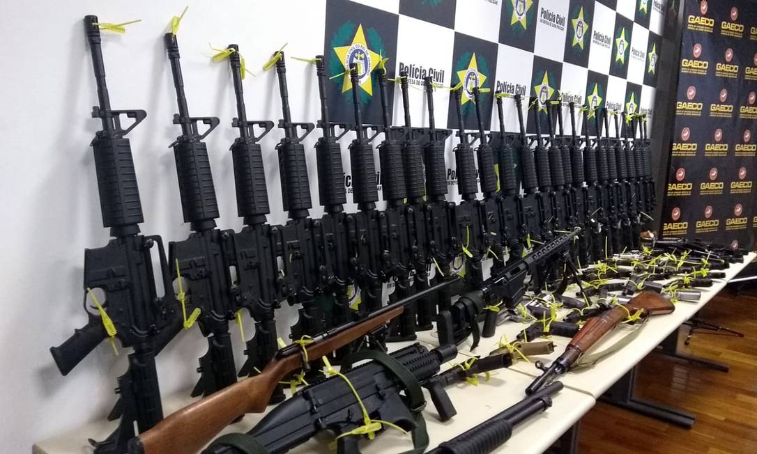 MPRJ e Polícia Civil apreendem mais de 50 armas em casa na Zona Norte do Rio Foto: Domingos Peixoto / Agência O Globo