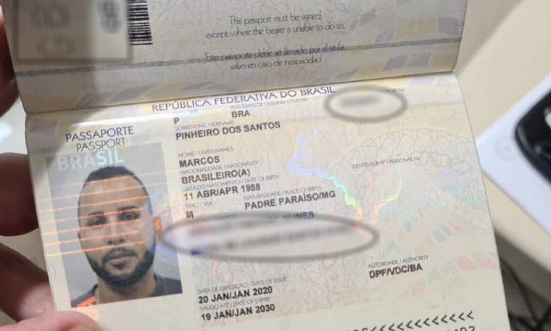 O passaporte de Marcos: ele foi autuado por uso de documento falso Foto: Reprodução